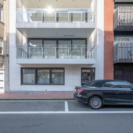 Daire Beautiful 3 Bedroom Garden-appartment Near Knokke-strand Bar *