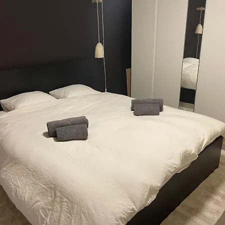 Beautiful 3 Bedroom Garden-apartment Near Knokke-strand Bar