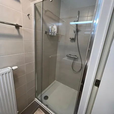 Beautiful 3 Bedroom Garden-appartment Near Knokke-strand Bar *