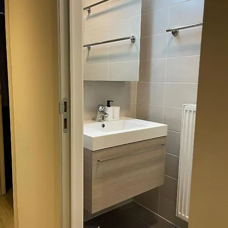 Beautiful 3 Bedroom Garden-apartment Near Knokke-strand Bar Lägenhet *