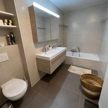 Beautiful 3 Bedroom Garden-appartment Near Knokke-strand Bar Daire *