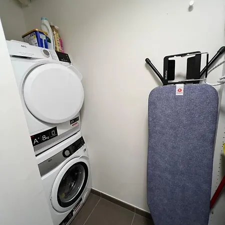 Beautiful 3 Bedroom Garden-appartment Near Knokke-strand Bar Apartment